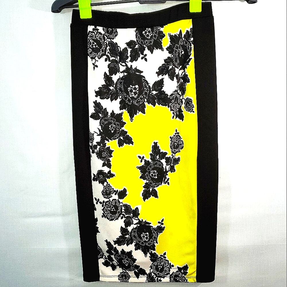 Bar III Women's XS Blue Yellow White Floral Pattern Skirt - Chic & Trendy!